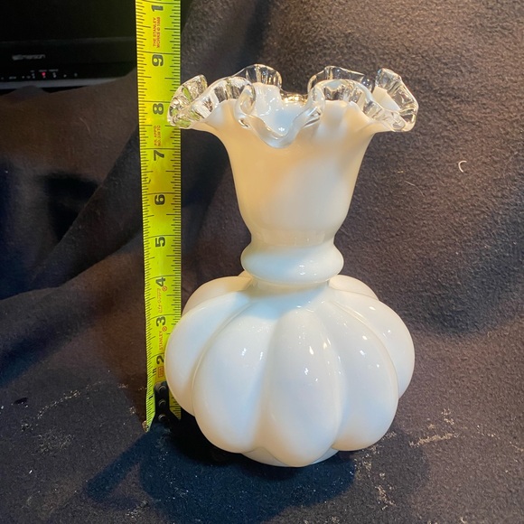 Vintage Fenton milk glass Hobnob and Ruffled Edge Vase - Picture 4 of 4